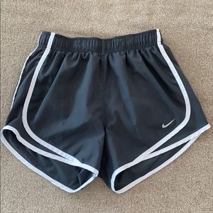 Gray Nike Women’s Dry Tempo Running Shorts, Small